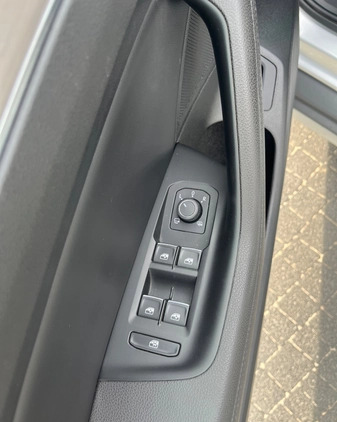Volkswagen Passat cena 92000 przebieg: 164891, rok produkcji 2019 z Chęciny małe 781